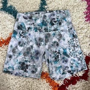 Lululemon Align high rise shorts 6” inseam, size 8